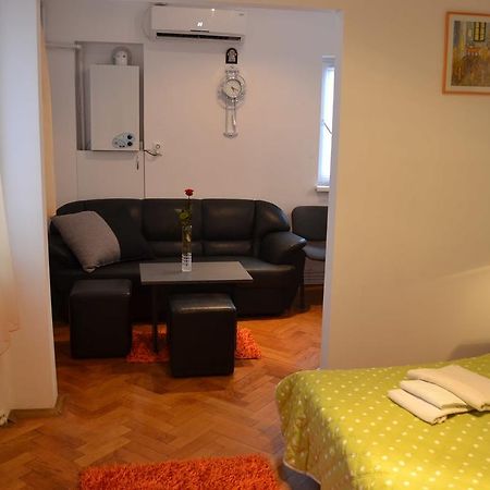 Victoria Studio Bucureşti Cameră foto